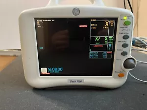 GE DASH 3000 PATIENTENMONITOR wird mit NETZKABEL und einigen Kabeln geliefert. - Bild 1 von 8