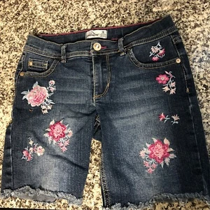 Girl Jordache Rose Embroidered Jean Shorts Sz 10 EUC - Picture 1 of 4