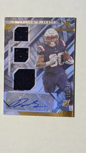 2021 Panini XR - Rookie Triple Swatch Autographs Rhamondre Stevenson #233 - Bild 1 von 4