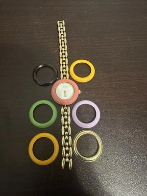 GUCCI Ladies 7 Bezel  Colors 1100-L Gold Tone Watch NEW BATTERY,NEEDS NEW CLASP - Image 1 of 4