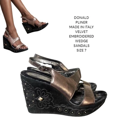 SANDALIAS DE CUÑA BORDADAS DE TERCIOPELO HECHAS EN ITALIA DONALD PLINER TALLA 7 Foto 1 de 4