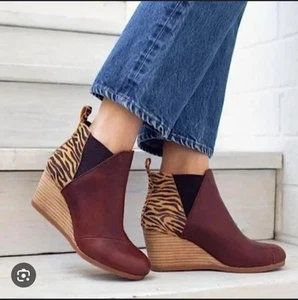 Toms 7 Brown Chunky Wedge Zebra Print Booties Ankle Boots KELSEY Leather - Picture 1 of 4