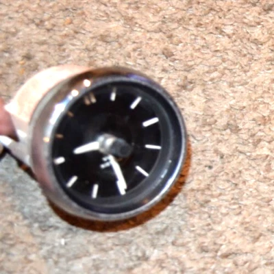 MERCEDES BENZ W108 CLUSTER CLOCK TIME 280 SE I DONT KNOW HOW TO TEST SO PARTS!!! Foto 1 de 4