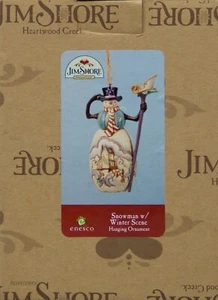 Muñeco de nieve Jim Shore con ornamento colgante escena de invierno nuevo en caja - Imagen 1 de 1