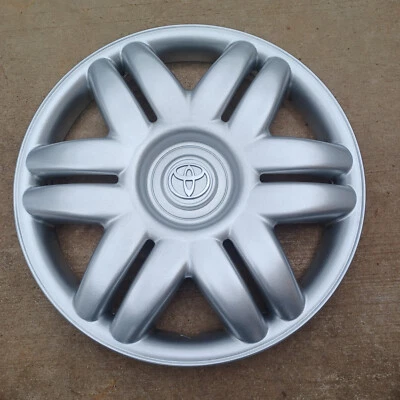 Toyota Camry hubcap 2000-2001 fits 15 inch wheel 42621 AA070, 61104 repainted - Image 1 of 4