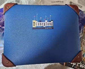 EQUIPAJE EXCLUSIVO HOTEL RETRO DISNEYLAND PEQUEÑO ~ 2024 - Imagen 1 de 7
