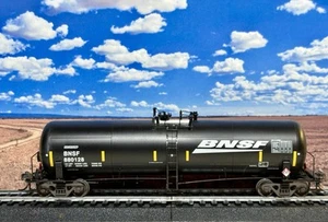 HO Athearn 73906 50’ RTC 20,900 Gal. Tank Car BNSF Wedge #880128 - Picture 1 of 6