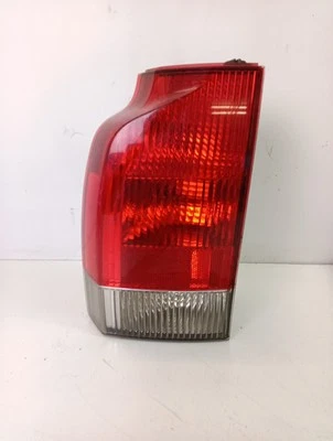 Luz trasera inferior izquierda conductor VOLVO XC70 2001 2002 2003 2004 9154497 Foto 1 de 4