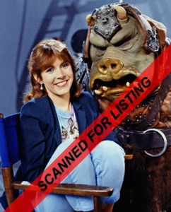 STAR WARS PRINCESS LEIA w/ Gamorrean Guard - Carrie Fisher 8X10 PHOTO #8349 - Picture 1 of 1