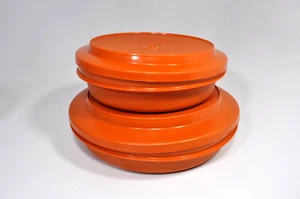 2 Vintage TUPPERWARE Orange Seal n Serve Bowls Lids 8" (1336-12) & 7" (1207-14) - Picture 1 of 3