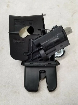 Trava de trava de tampa de porta-malas 2009 VW Volkswagen MK5 Jetta 4F5 827 505 D - Imagem 1 de 4