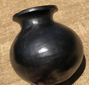 Early Signed Doña Rosa Vase Oaxaca, Mexican Folk Art, Black Pottery, Blackware - Picture 1 of 12