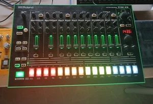 Roland TR8 Drum Machine 909 808, with original power supply, PERFECT. - Bild 1 von 2