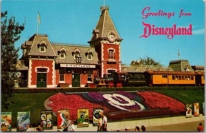 Postal Depósito Ferroviario DISNEYLAND Anaheim CA / Macho de Flores Mickey Mouse #A-2 - Imagen 1 de 2