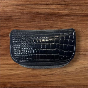 Elizabeth Arden Kosmetik Make-up Tasche schwarz Krokoprägung Reißverschluss Clutch - Bild 1 von 8