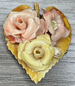 Seltene antike 20er Jahre Zelluloid Brosche Anstecknadel Herz Blatt Blume Pastell Rosenstrauß - Bild 1 von 12