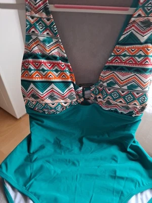 Toller Badeanzug mit tollem Rücken Gr.42 - Bild 1 von 4