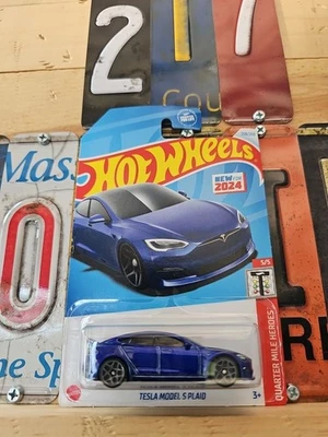 Hot Wheels Tesla Model S Plaid Foto 1 de 2