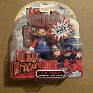 WILDSCHLEIFER LIL ROB DERDEK FIGUR MIT BRETT - Bild 1 von 3