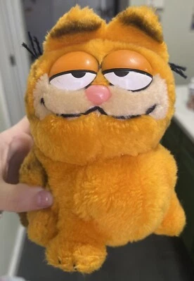 Vintage 1981 R. Dakin Garfield Stuffed Plush Figure 5" - Image 1 of 4