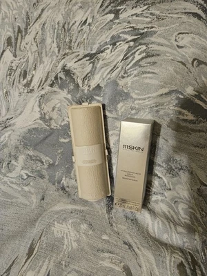 111SKIN Hyaluronic Acid Aqua Booster 20 ml y SKKN de KIM Vitamim C8 suero facial Foto 1 de 3