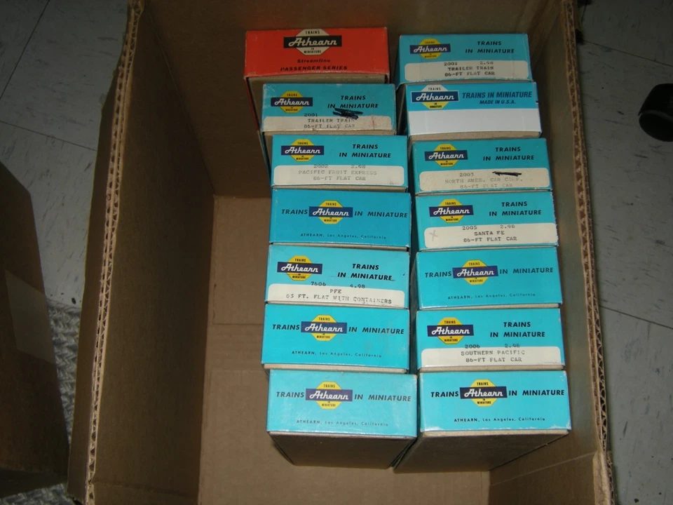 Lote de 14 Cajas de Tren Vacías Athearn Escala HO, 12 1/2" Largo Foto 1 de 1