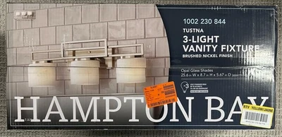 Hampton Bay Tustna 26 pulgadas Luz de tocador de baño de níquel cepillado de 3 luces con pantalla Foto 1 de 3