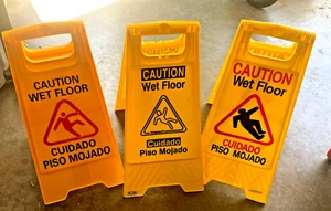 PRECAUCIÓN Letreros de piso mojados ~ 2 lados ~ bilingües ~ 24” de alto, con mango ~ Lote de 3 - Imagen 1 de 4