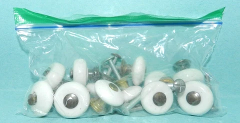Bag of white round knobs Cover