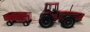 ERTL International 6388 2+2 Red Top Tractor & ERTL Red Utility Wagon 1:16 - Picture 1 of 10