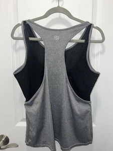 Daisy Fuentes Fit Woman’s Workout Athletic Top Athleisure Size Medium - Picture 1 of 4