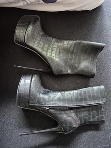 Schwarze Kunstkrokoleder High Heel Stiefeletten, Absatzhöhe 16cm, Größe 44 - Bild 1 von 1