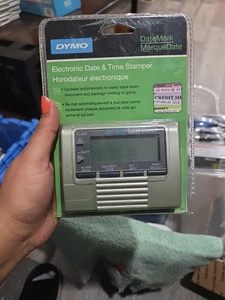 NEU DYMO 47002 DateMark elektronischer Datums-/Uhrzeitstempel - 1 Jahr Verkäufergarantie - Bild 1 von 4