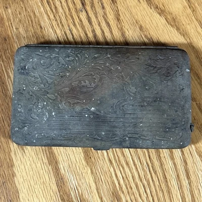 Antigua caja de cigarrillos victoriana Chatelaine ornamentada desplazada níquel plata Foto 1 de 4