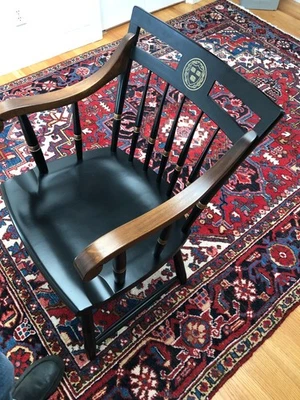 Sillón con insignia de serigrafía de la Universidad de Harvard “The Standard Classic” Foto 1 de 4
