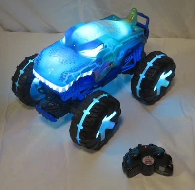Vehículo de control remoto Hot Wheels Monster Trucks Mega Wrex con luces sonidos Foto 1 de 4