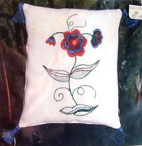 * Kit de bordado de cáñamo estilo jacobeo vintage almohada PEONÍA 12" X 14" NUEVO EN PAQUETE - Imagen 1 de 3