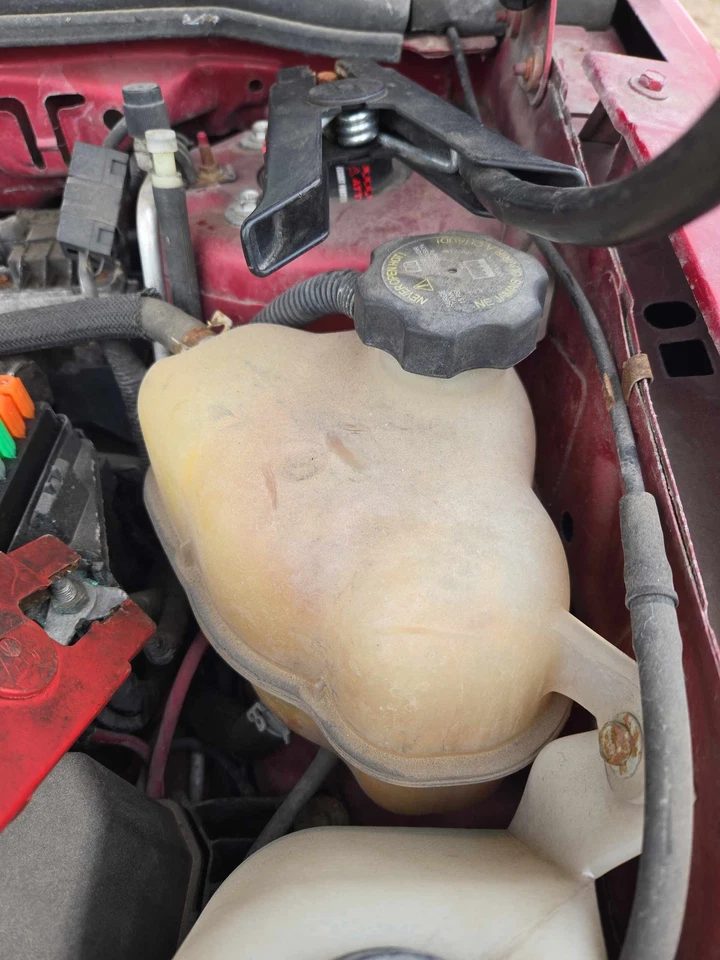 Used Engine Coolant Reservoir fits: 2006 Pontiac Torrent  Grade A Foto 1 de 4