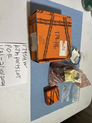 KTM 250 450 500 2011-2013 NUEVO Cargador de batería rápido Kit de toma de corriente 7221942044 Foto 1 de 4