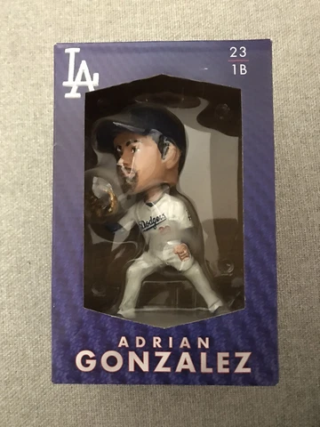 🔥Adrian Gonzalez GOLDEN GLOVE ~ 2015 Bobble Bobblehead SGA🔥 Cover