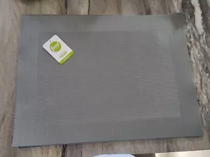 Food Network Woven Vinyl Placemat Sulver Indoor Outdoor Set 4 - Picture 1 of 2