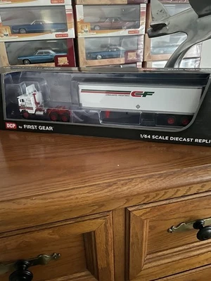 DCP by First Gear 1/64 Consolidated Freightways .Tractor/Trailer. Brand New. - Image 1 of 4