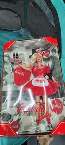 Coca Cola Kellnerin Barbie Puppe 1998 Mattel 22831 - Bild 1 von 1