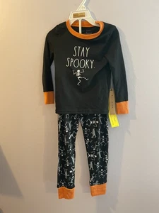 Rae Dunn Stay Spooky Pyjama Set Halloween Größe 4T, Rae Dunn, 4T, Halloween, 38 $ - Bild 1 von 8
