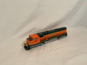 KATO HO SCALE DIESEL LOCOMOTIVE SD70MAC BNSF ORANGE & GREEN N.9853 NICE READ ! - Picture 1 of 9