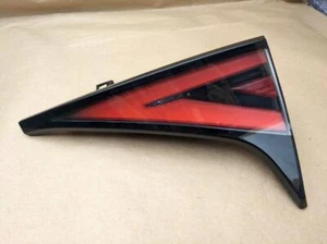 Luz trasera LED 92404-DW100 interior lado pasajero derecho Kia Sportage 2022-2024 fabricante de equipos originales - Imagen 1 de 11