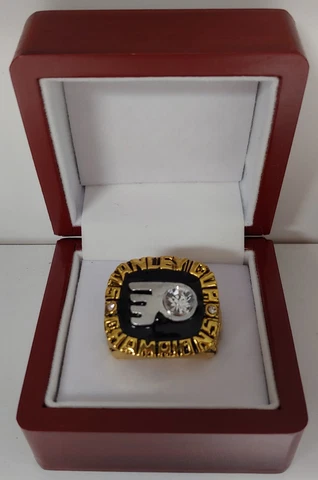Bobby Clarke - 1974 Philadelphia Flyers Stanley Cup Ring With Wooden Display Box Cover