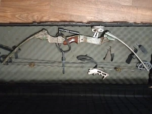 high country compound bow . Used but in good condition. Color is camo.hunti - Picture 1 of 1