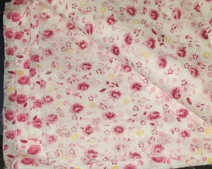 Tela Algodón Fondo Blanco con Pick Roses y Flor Amarilla Débil - 19" x 38" - Imagen 1 de 3