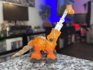 Dinotrux Diecast Skya Dinosaurio Cuello Largo 3” Naranja Grúa Dino 2015 Mattel ⭐️ - Imagen 1 de 5